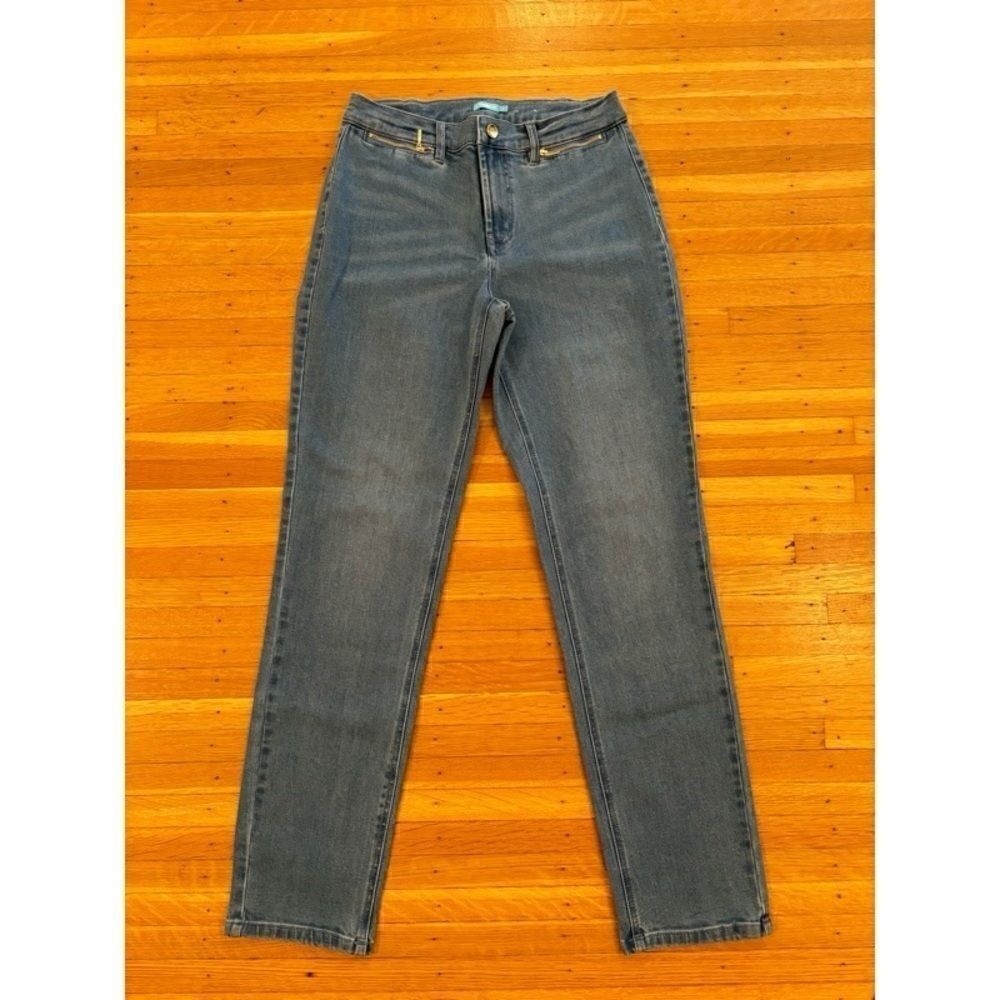 J. McLaughlin light wash zipper pocket jeans
